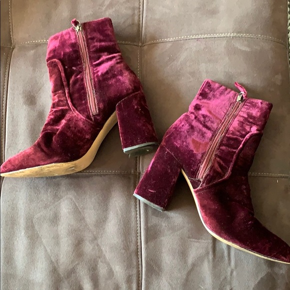Steve Madden Velvet Burgundy Bootie size 9 EUC - Picture 2 of 5